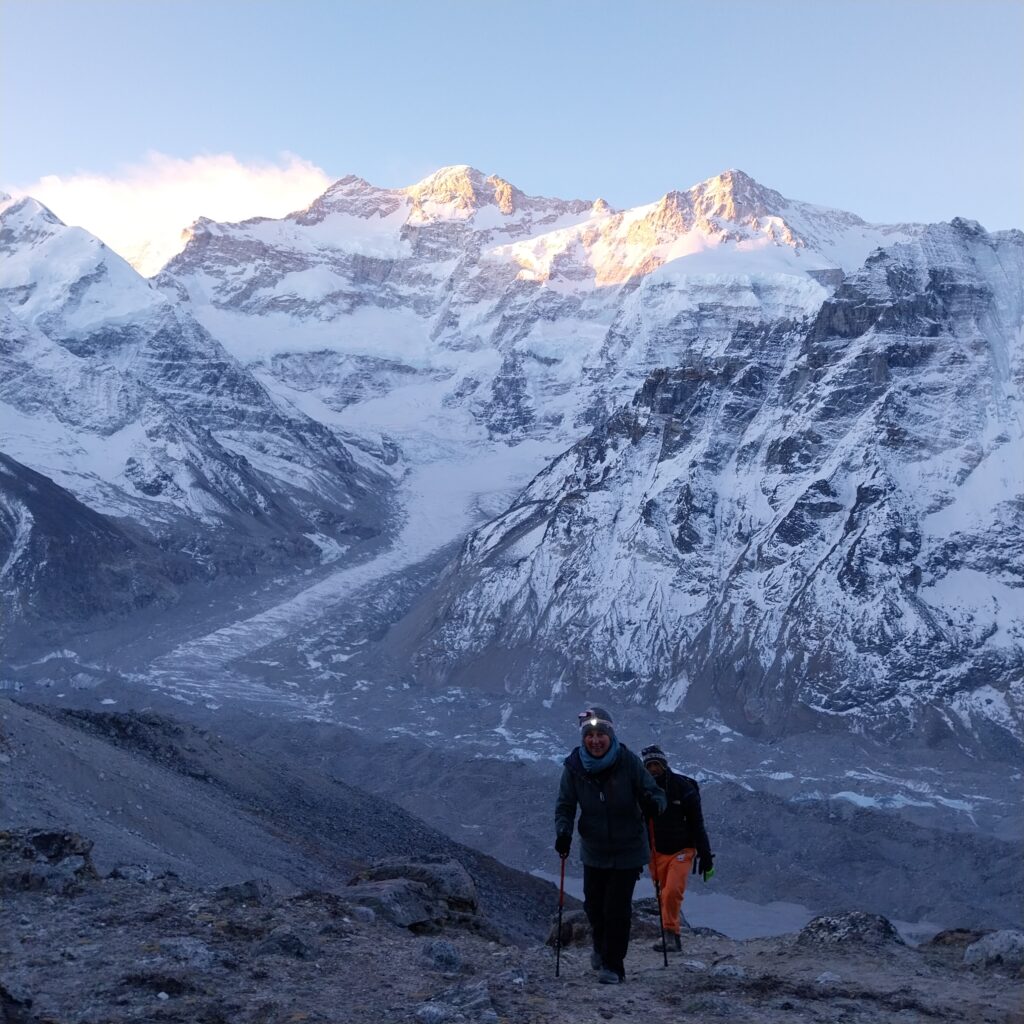 Montée sur le Drohmo Ri pour voir le soleil se lever sur le Kangchenjunga